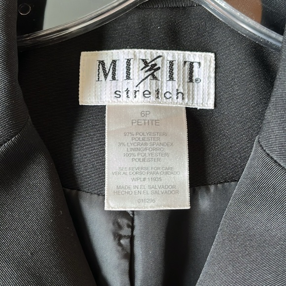 Mix-it Stretch Suit. Black. Jacket with skirt. - Picture 6 of 9